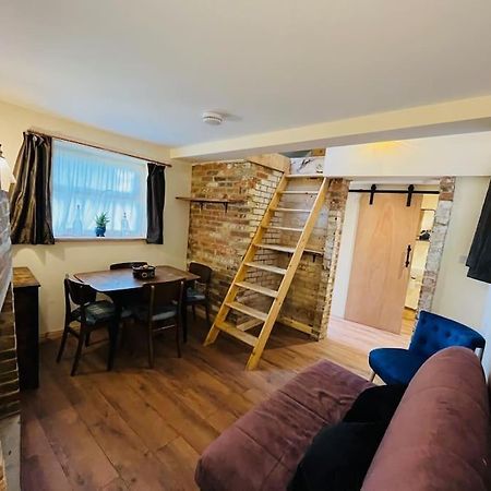 Cute And Cosy Little Cottage Хитфилд Экстерьер фото