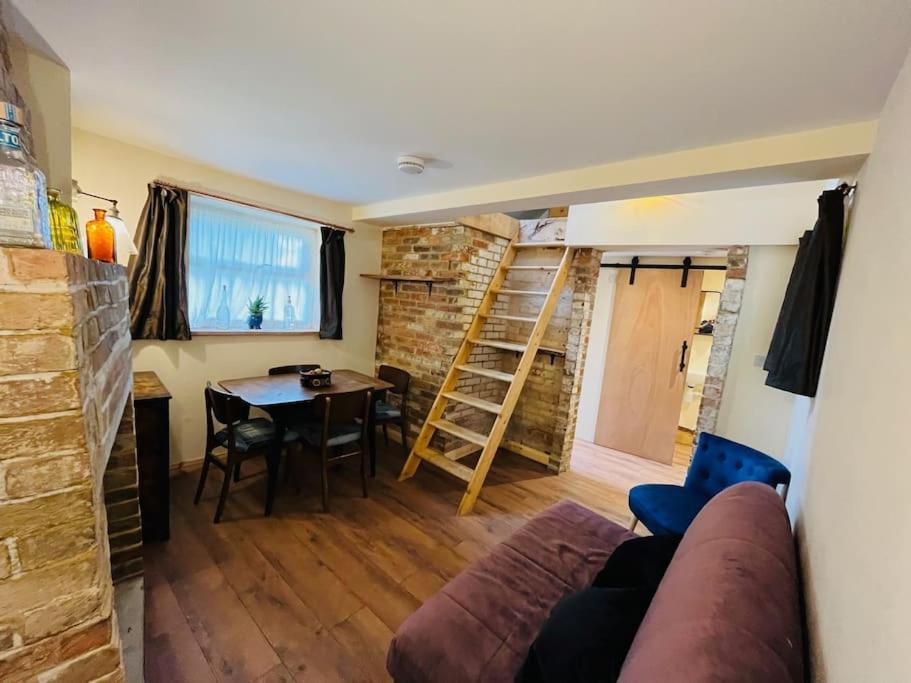 Cute And Cosy Little Cottage Хитфилд Экстерьер фото